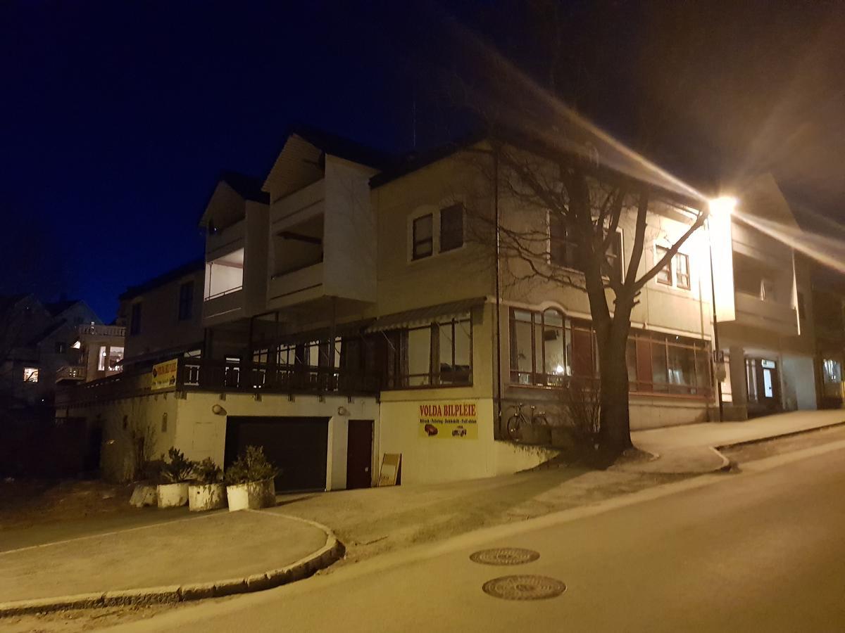 Volda Hostel, Bed And Breakfast As Lauvstad Exterior photo