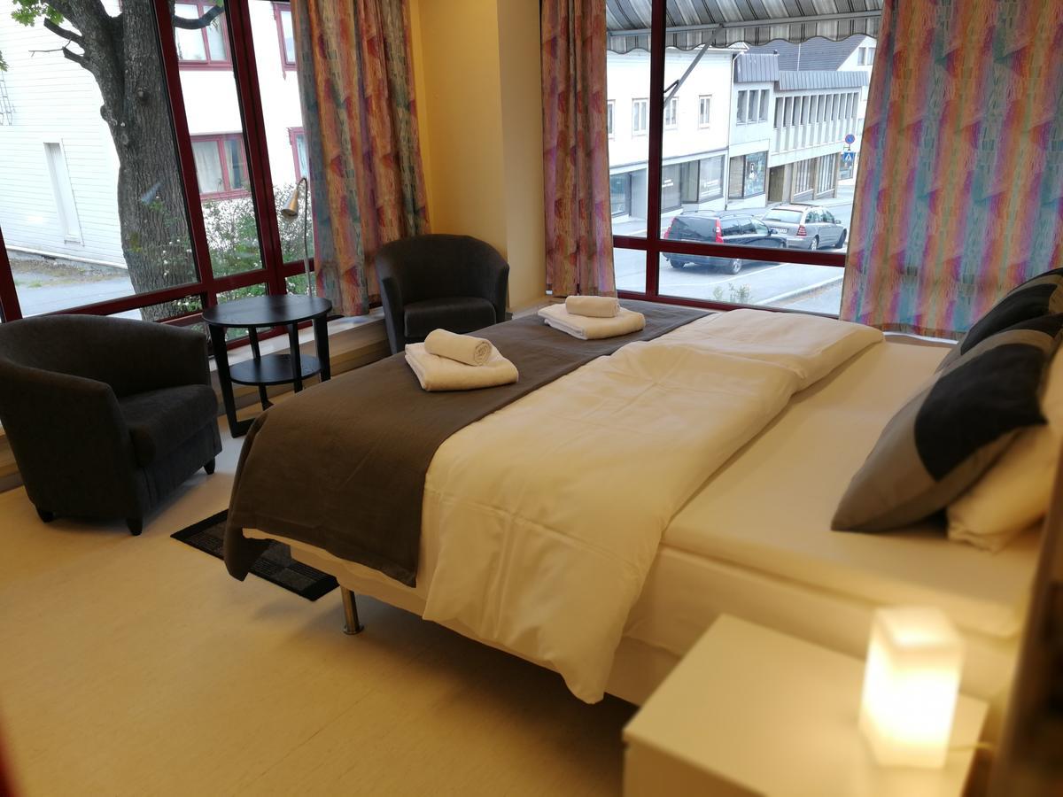 Volda Hostel, Bed And Breakfast As Lauvstad Exterior photo