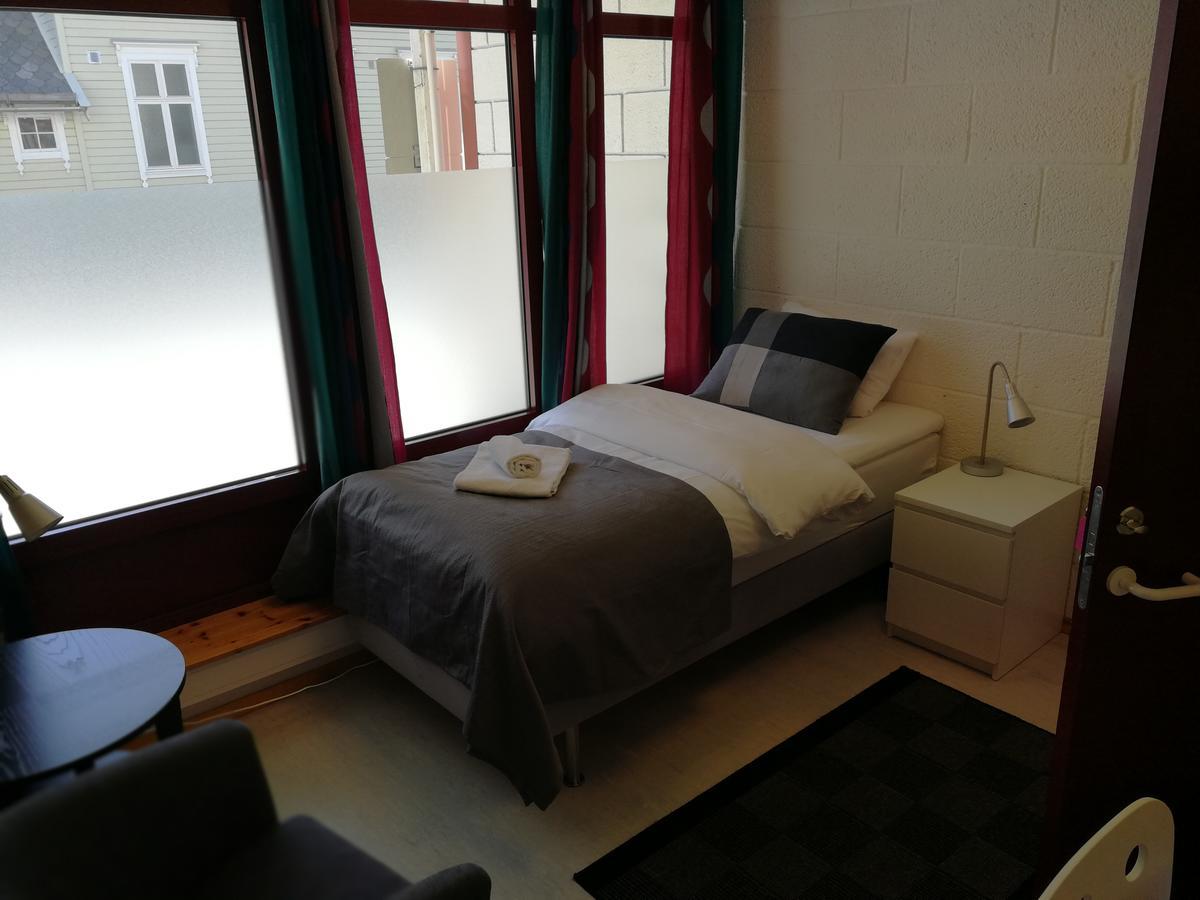 Volda Hostel, Bed And Breakfast As Lauvstad Exterior photo