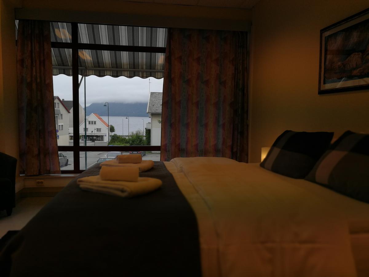 Volda Hostel, Bed And Breakfast As Lauvstad Exterior photo